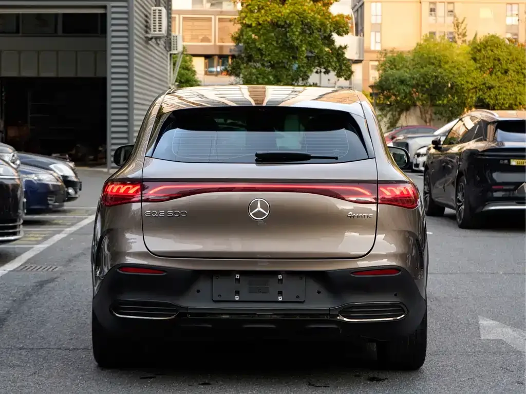 Mercedes-Benz EQE SUV — фото 8