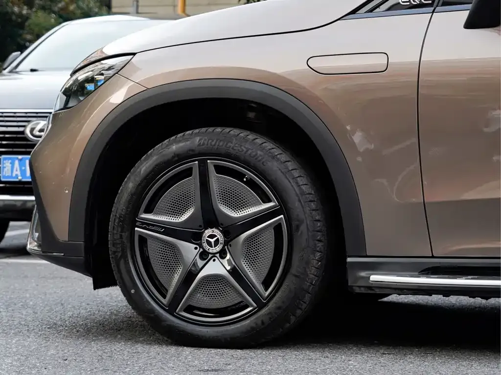 Mercedes-Benz EQE SUV — фото 4