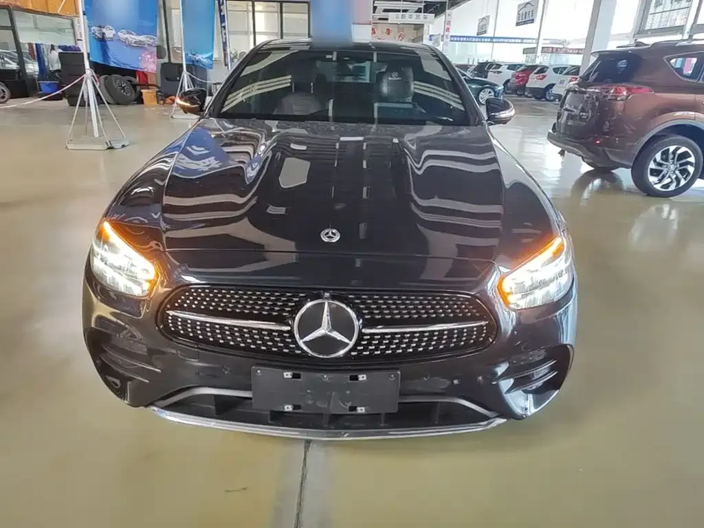 Mercedes-Benz E-Class — фото 4
