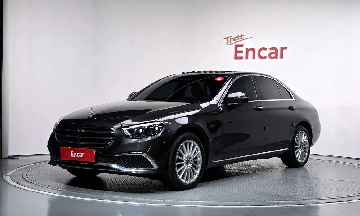 Mercedes-Benz E-Class — фото 1