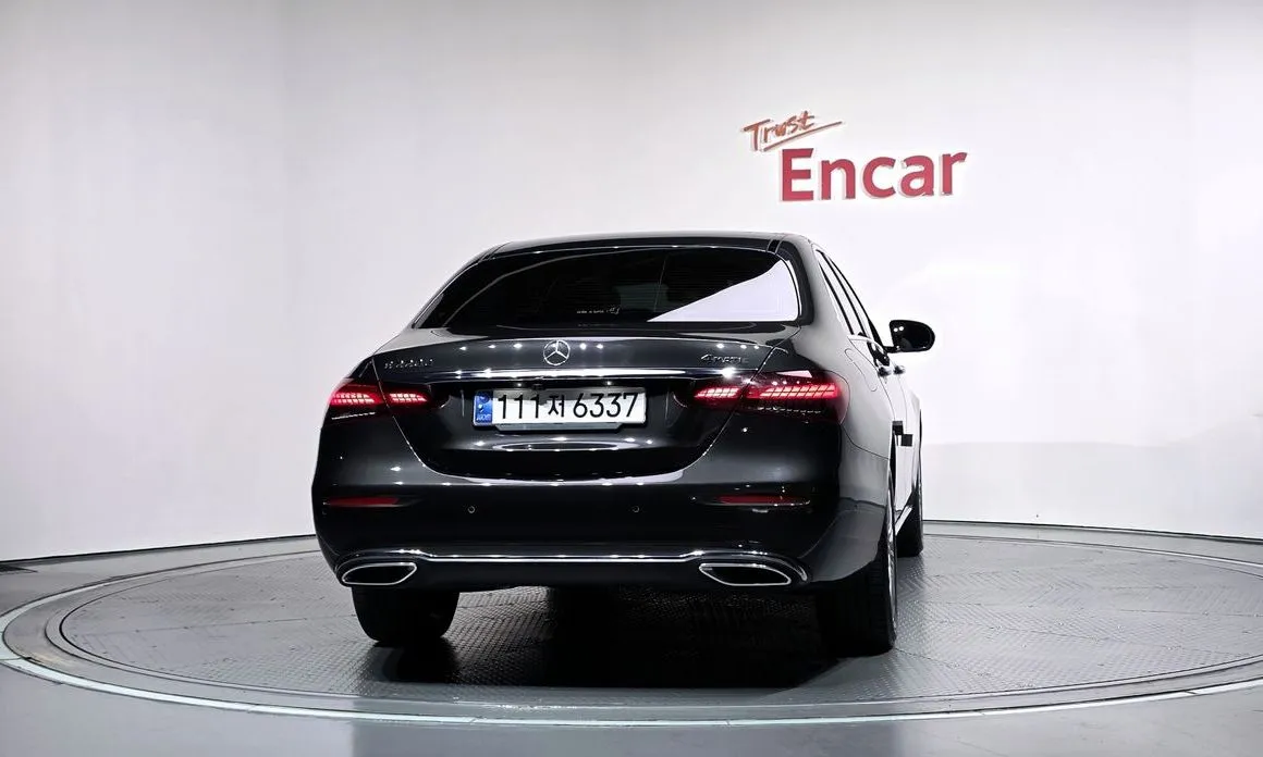 Mercedes-Benz E-Class — фото 8