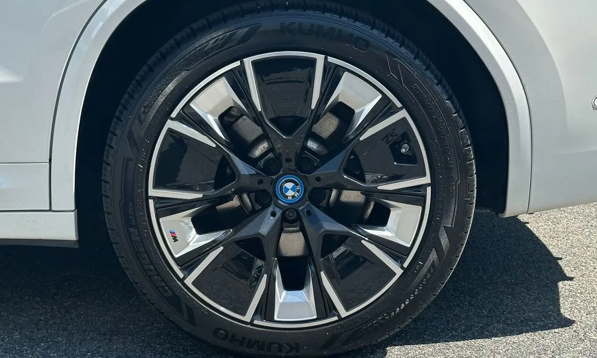 BMW iX3 — фото 10