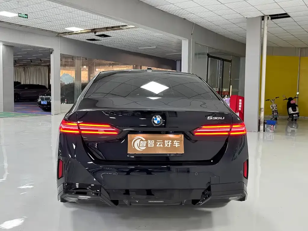 BMW 5 Series — фото 9