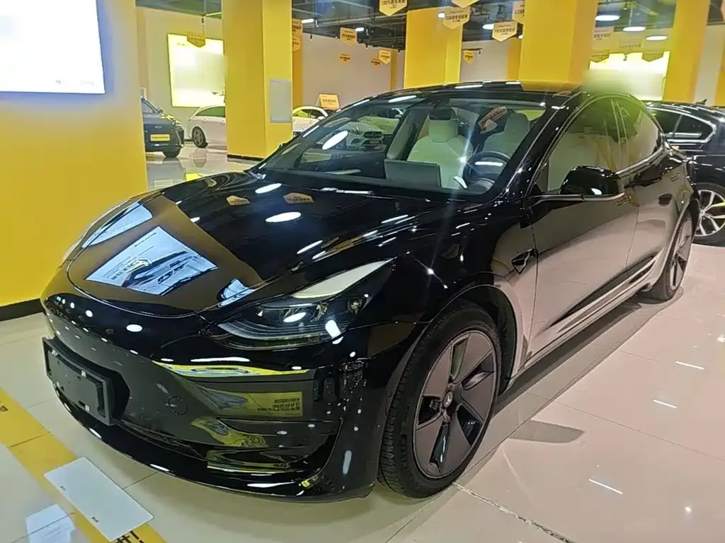 Tesla Model 3 — фото 1