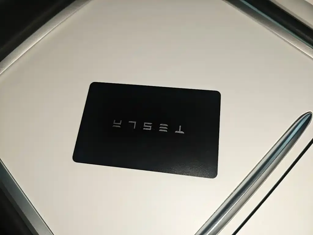 Tesla Model 3 — фото 3