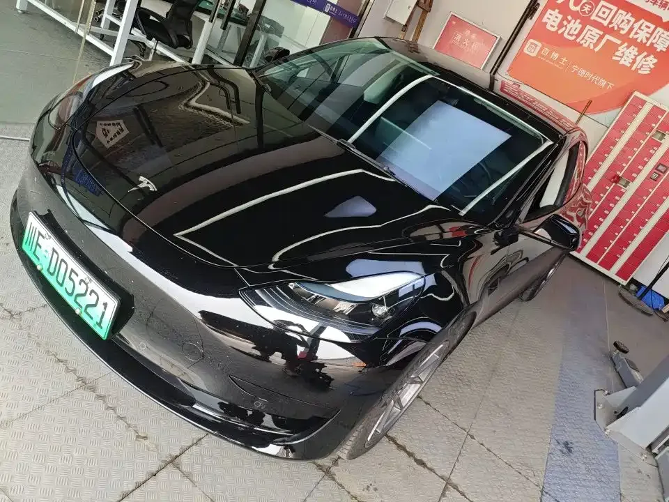 Tesla Model 3 — фото 1
