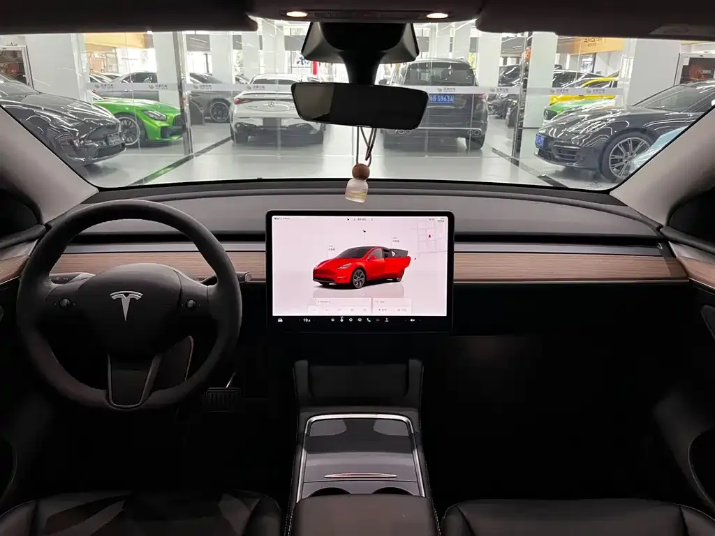 Tesla Model Y — фото 3
