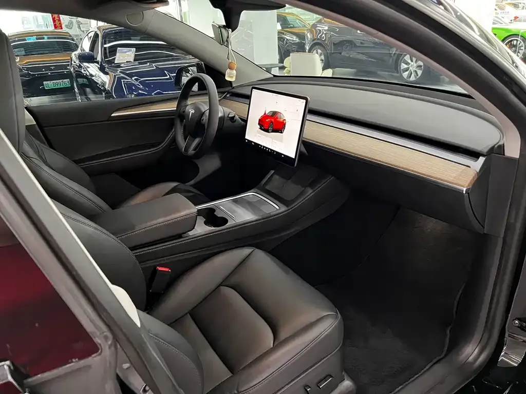 Tesla Model Y — фото 7