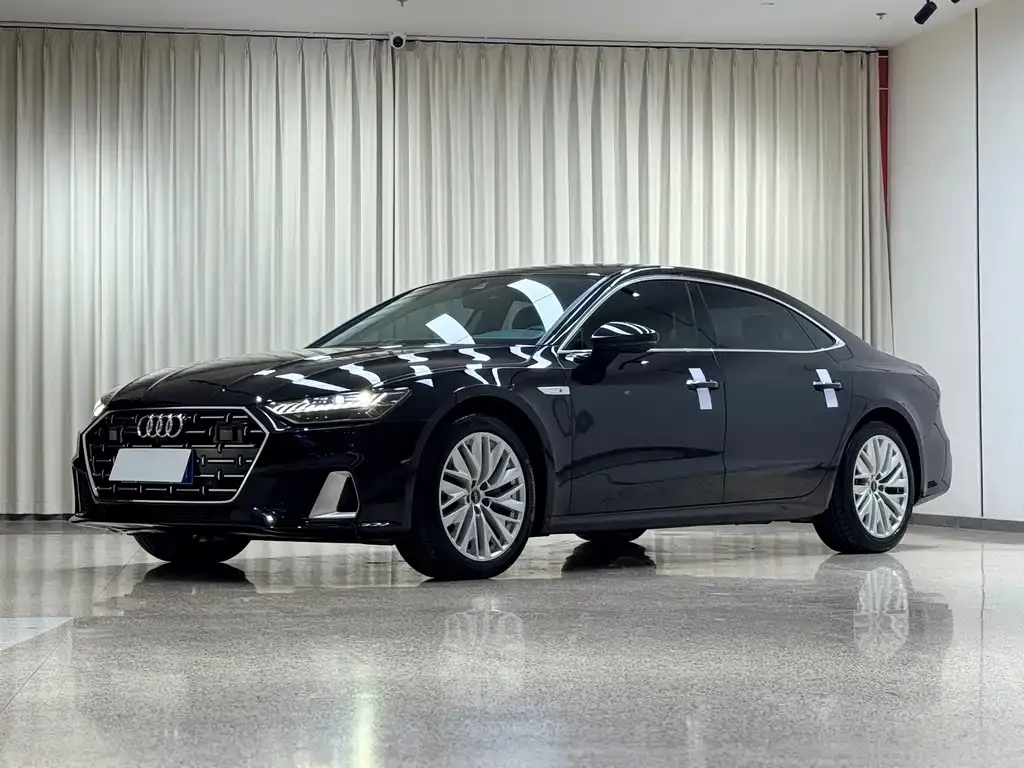 Audi A7L — фото 1