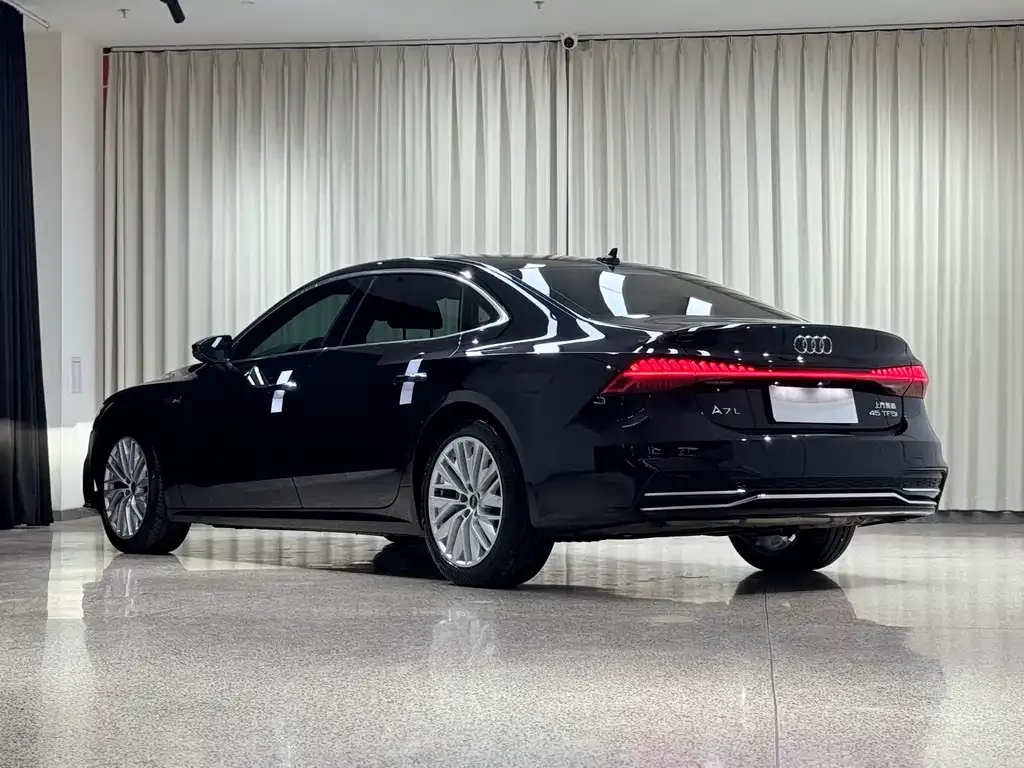 Audi A7L — фото 6