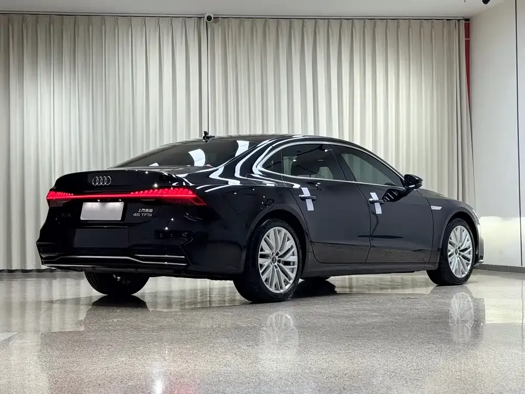 Audi A7L — фото 8