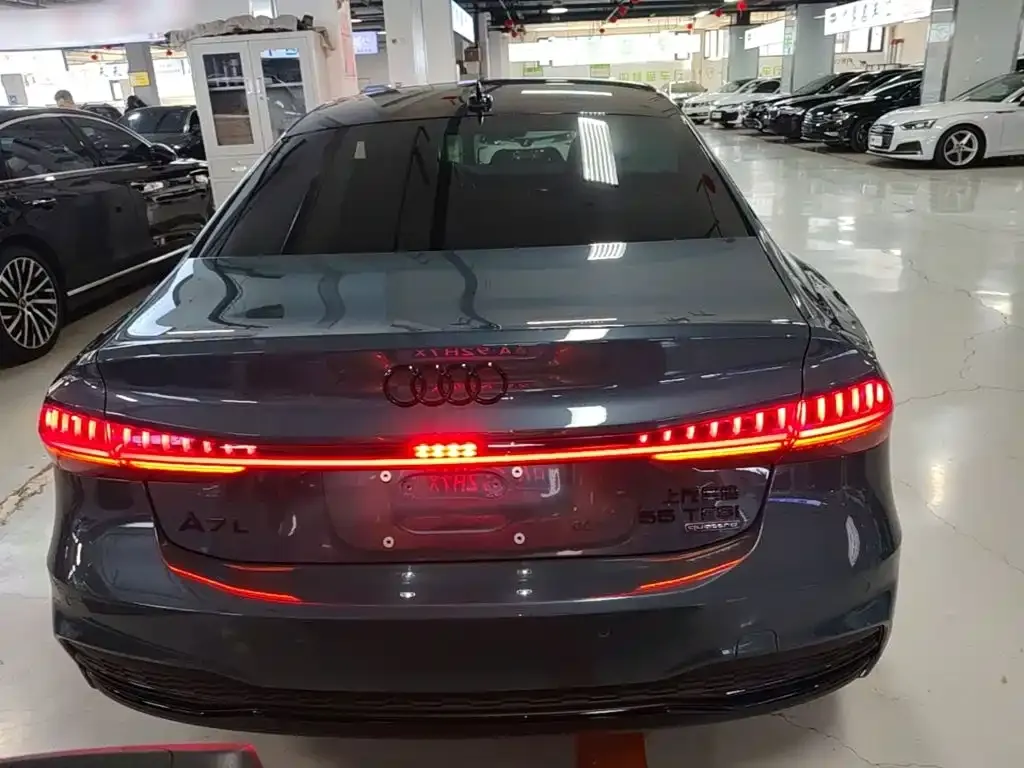 Audi A7L — фото 5