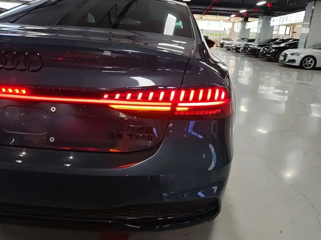 Audi A7L — фото 10