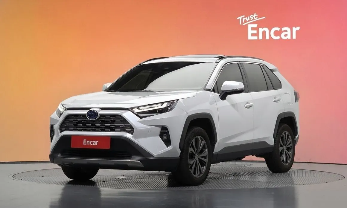 Toyota RAV4 — фото 1