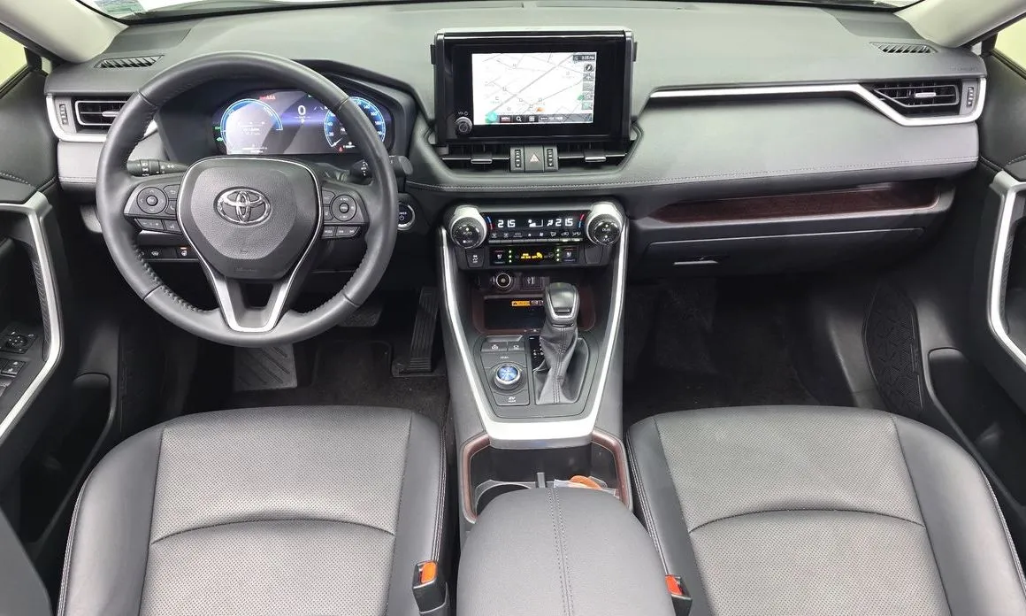 Toyota RAV4 — фото 8