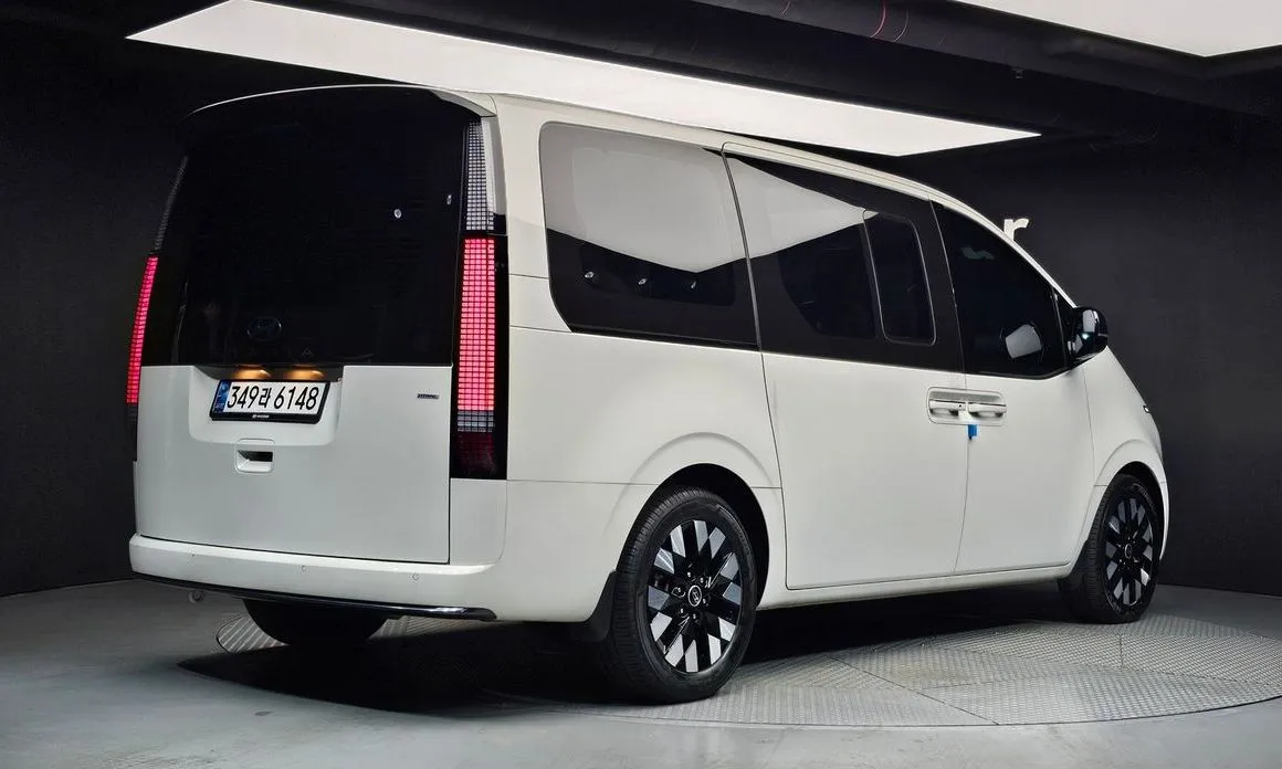 Hyundai Staria — фото 3