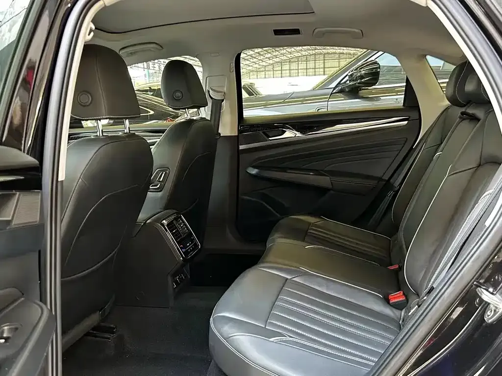 Volkswagen Passat — фото 7