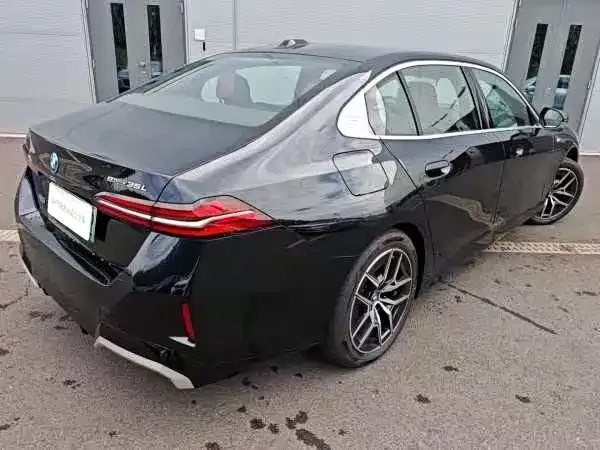 BMW i5 — фото 3
