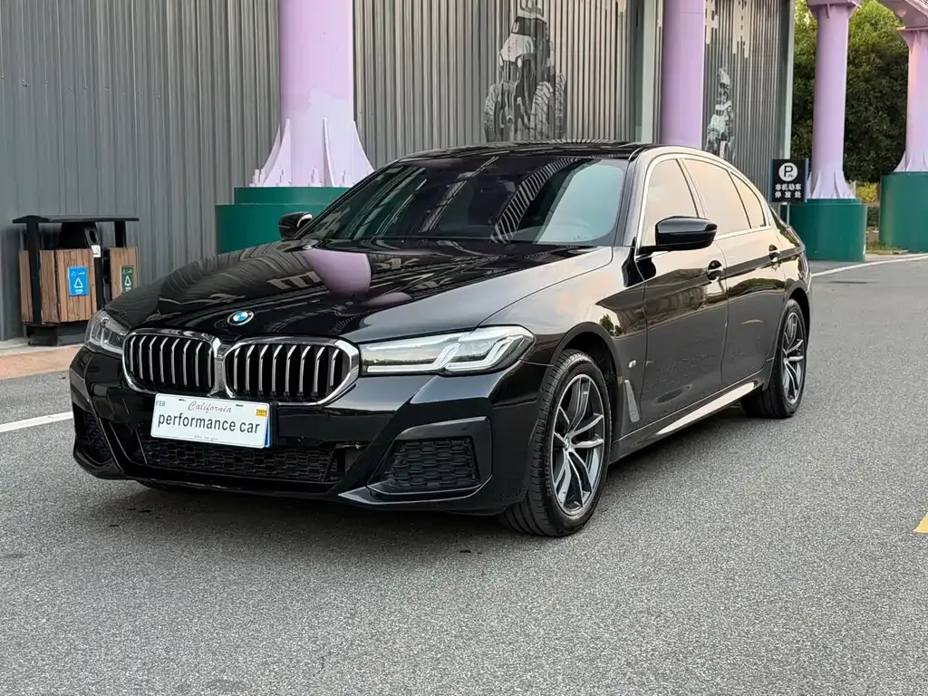BMW 5 Series — фото 1