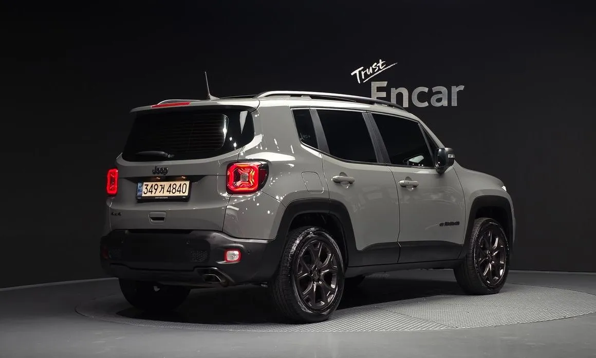 Jeep Renegade — фото 4
