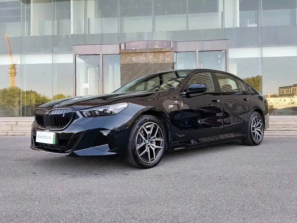 BMW i5 — фото 1