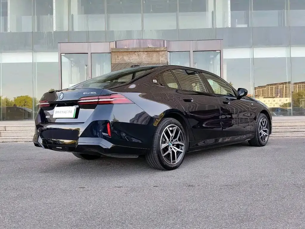 BMW i5 — фото 4