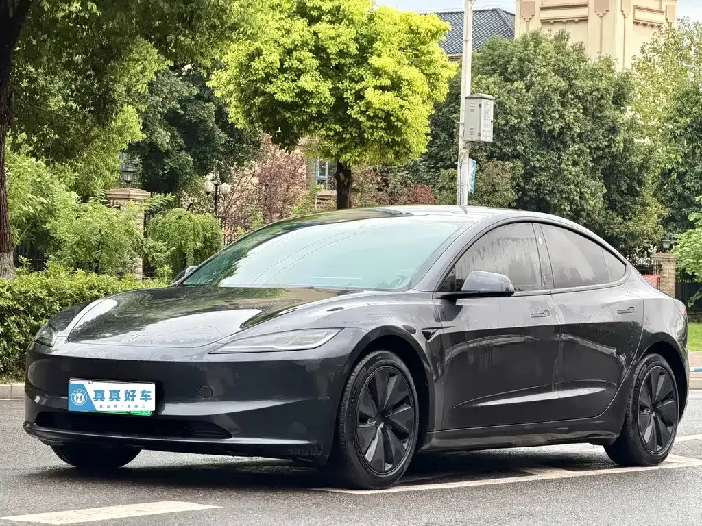 Tesla Model 3 — фото 1