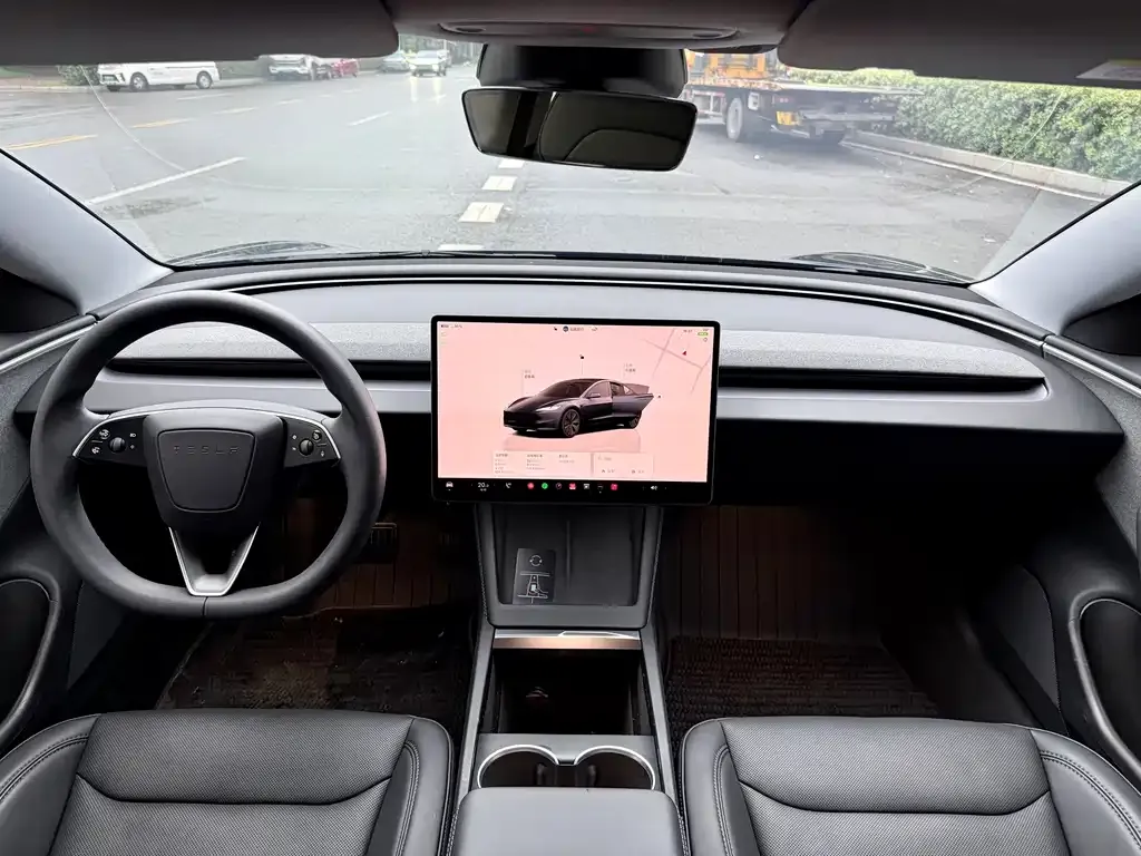 Tesla Model 3 — фото 9