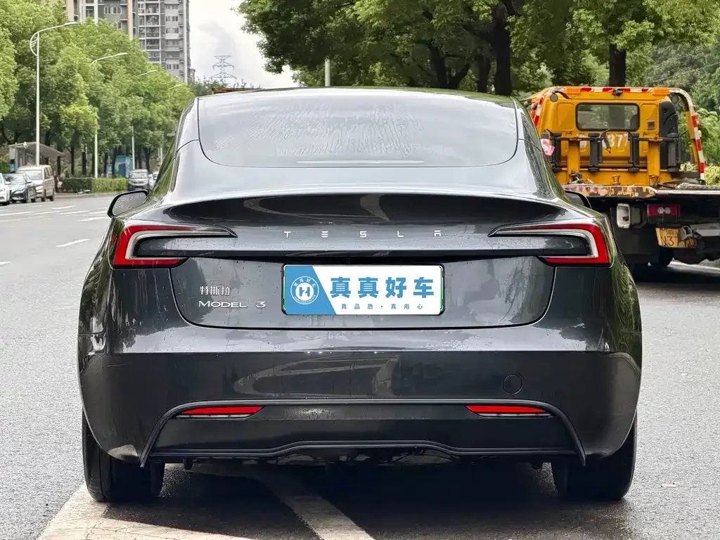 Tesla Model 3 — фото 10