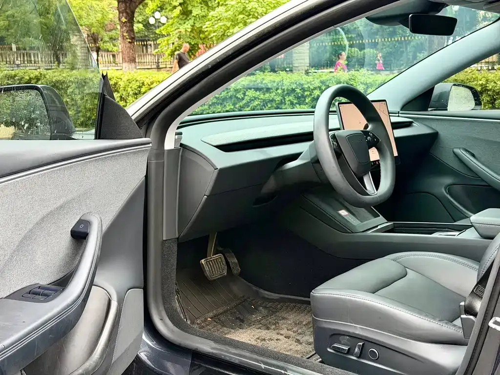 Tesla Model 3 — фото 8