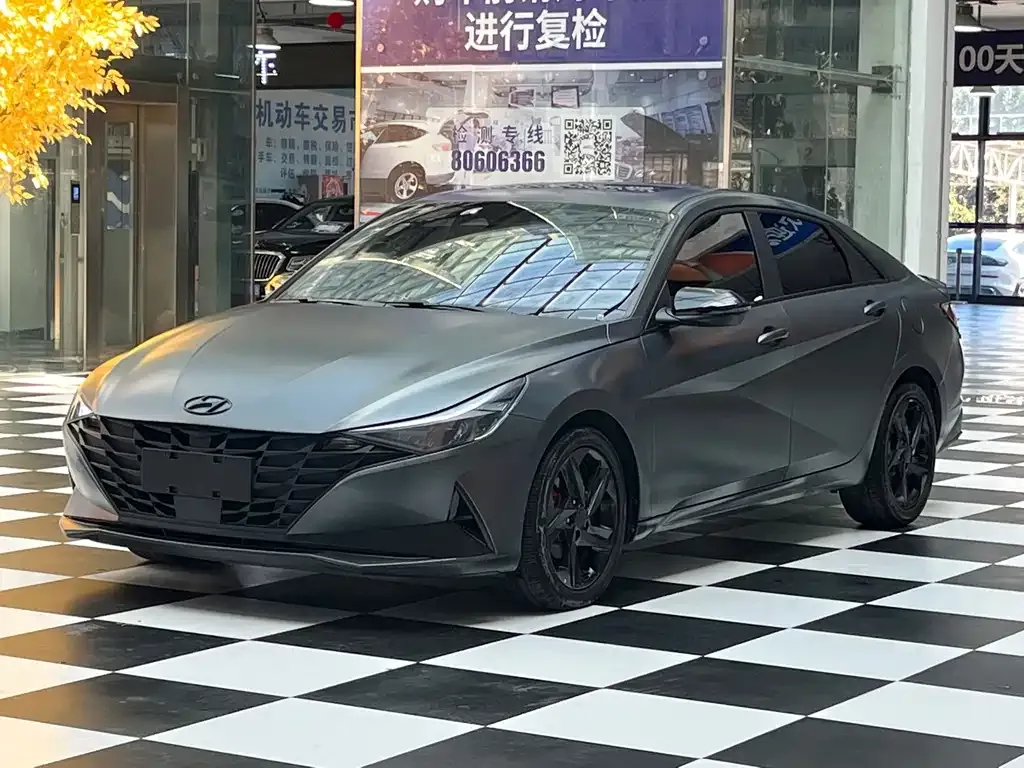 Hyundai Elantra — фото 1