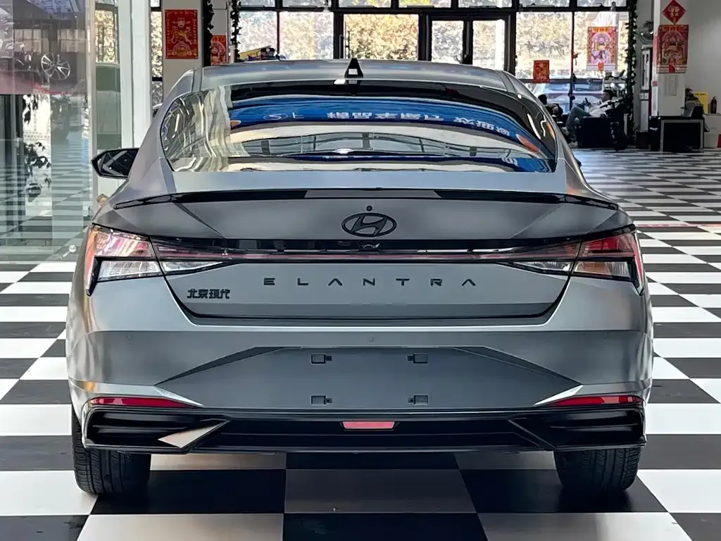 Hyundai Elantra — фото 2