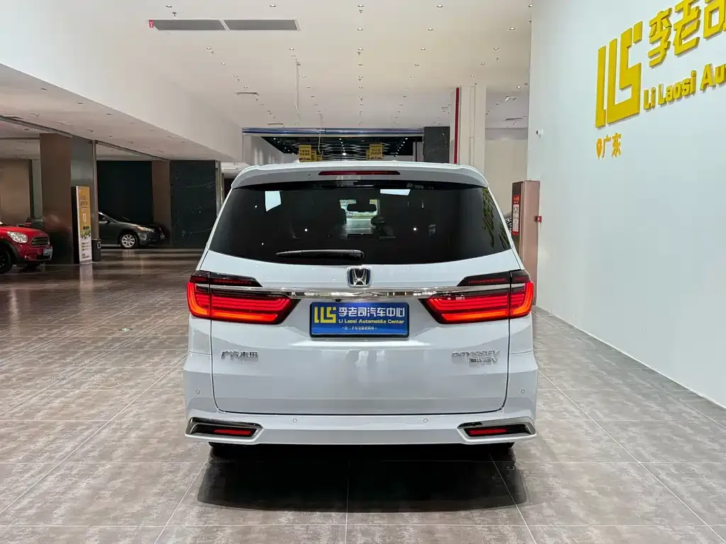 Honda Odyssey — фото 10