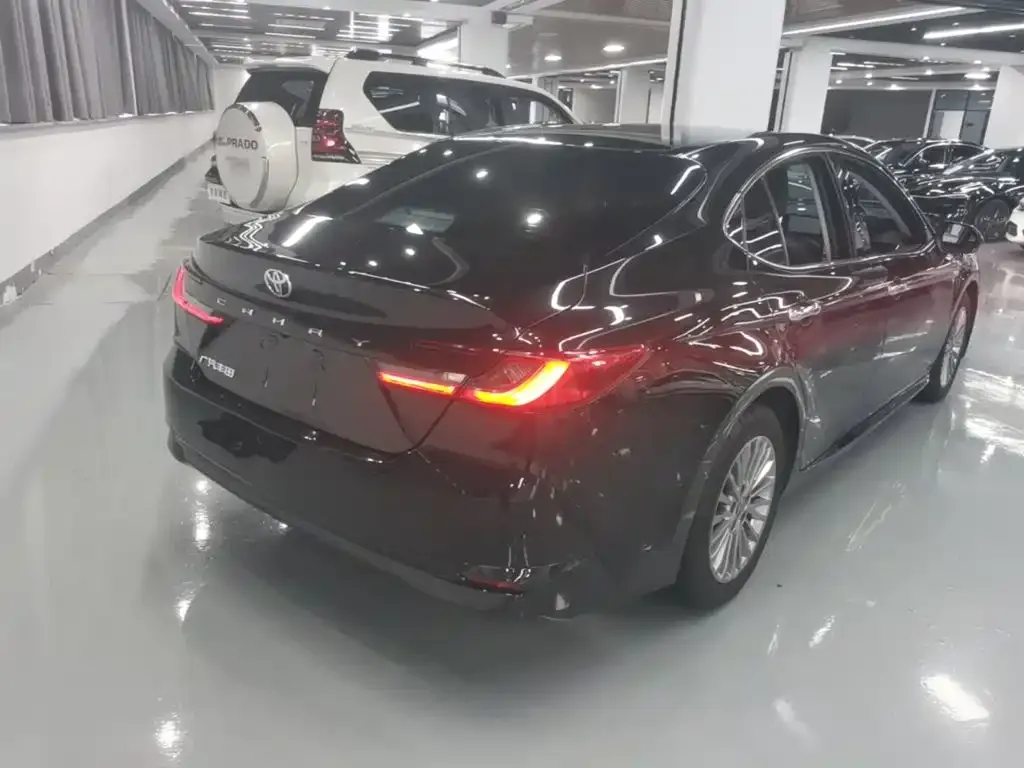 Toyota Camry — фото 6