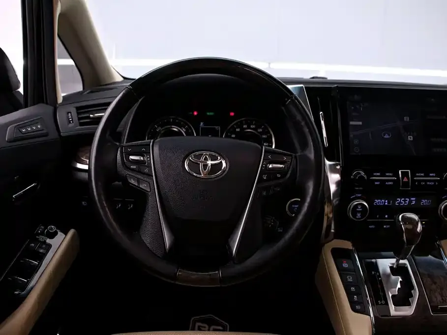 Toyota Vellfire — фото 7