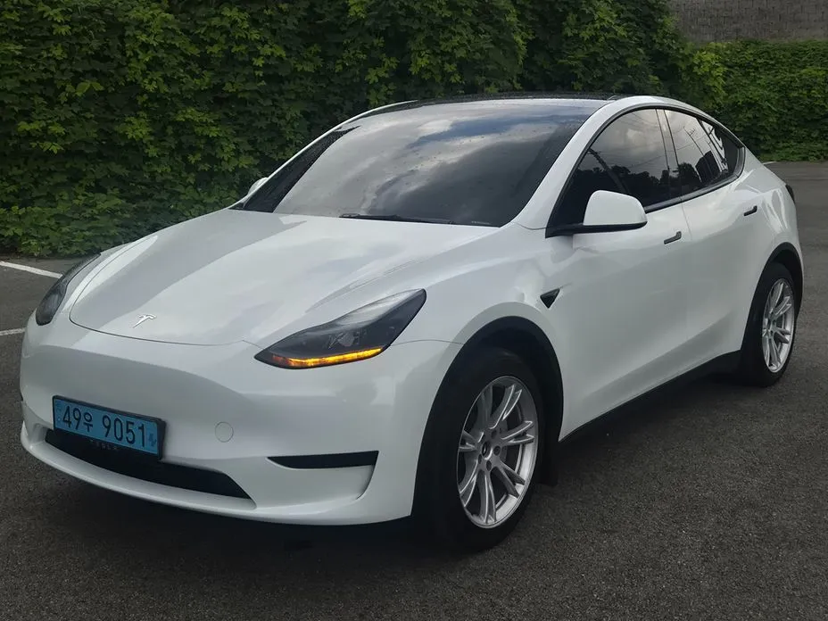 Tesla Model Y — фото 1