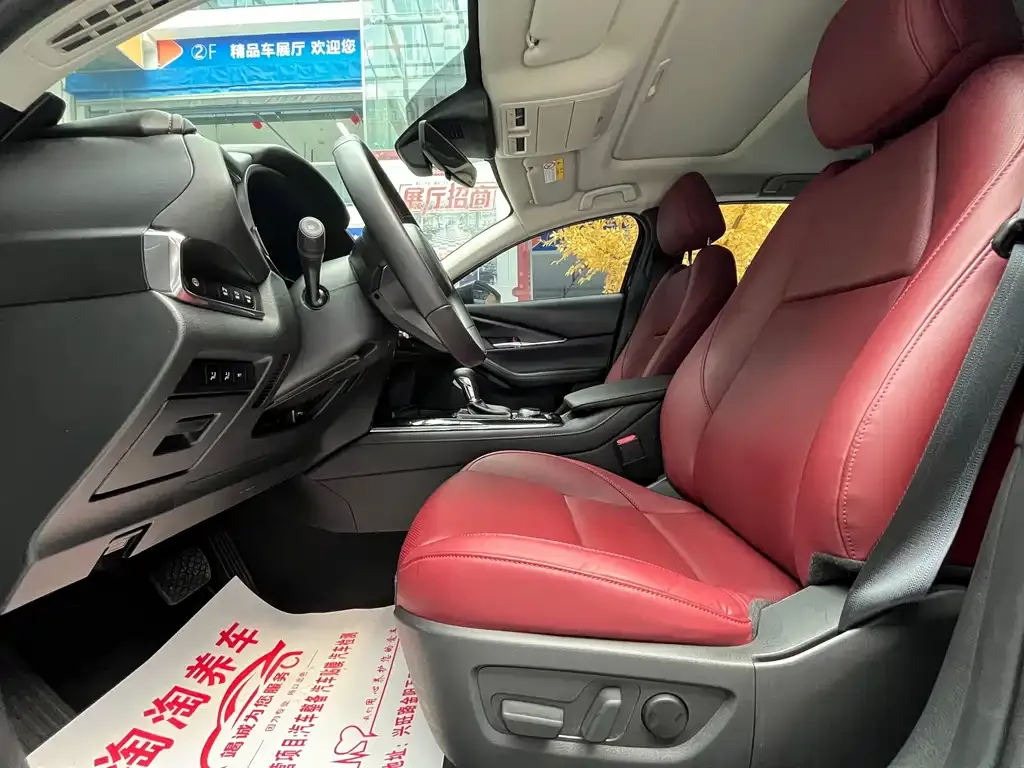 Mazda CX-30 — фото 10