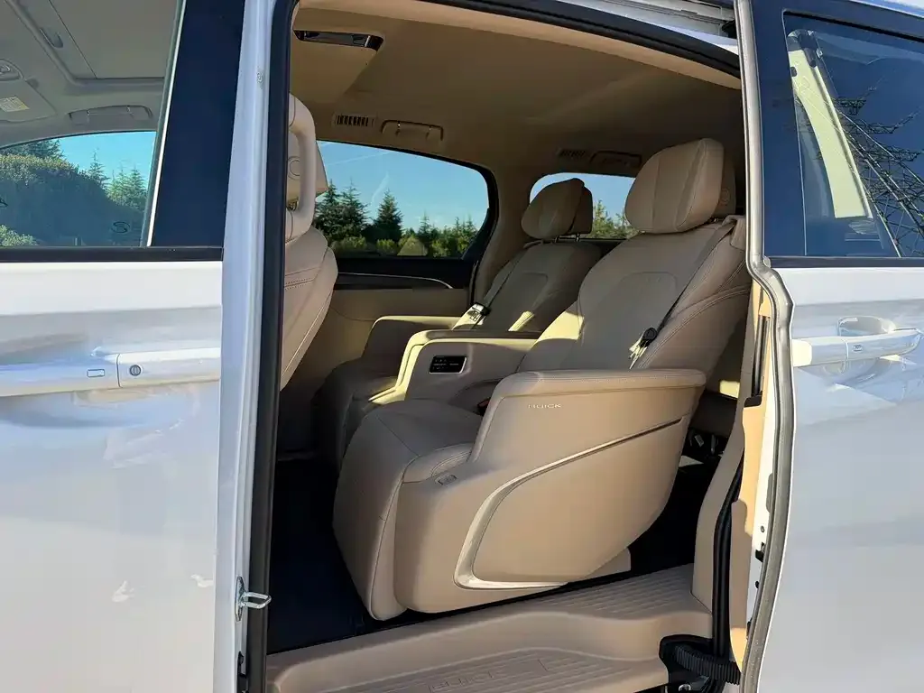 Buick GL8 Hybrid — фото 3