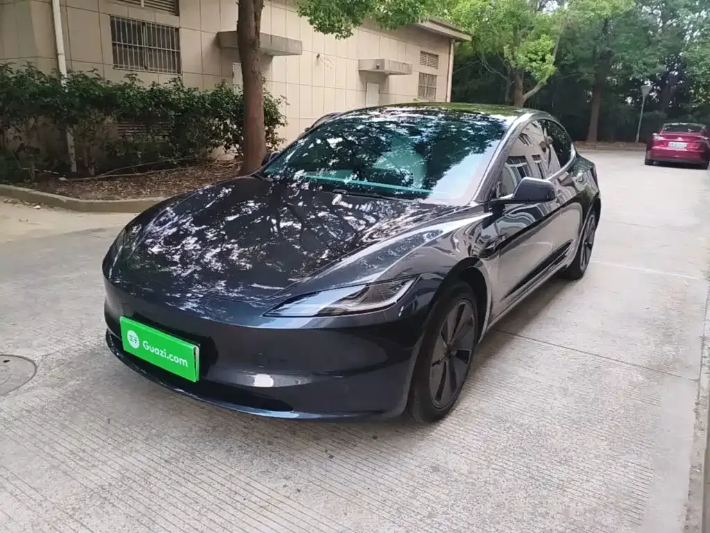 Tesla Model 3 — фото 1