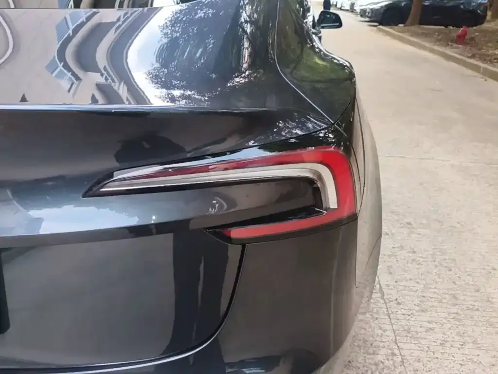 Tesla Model 3 — фото 4