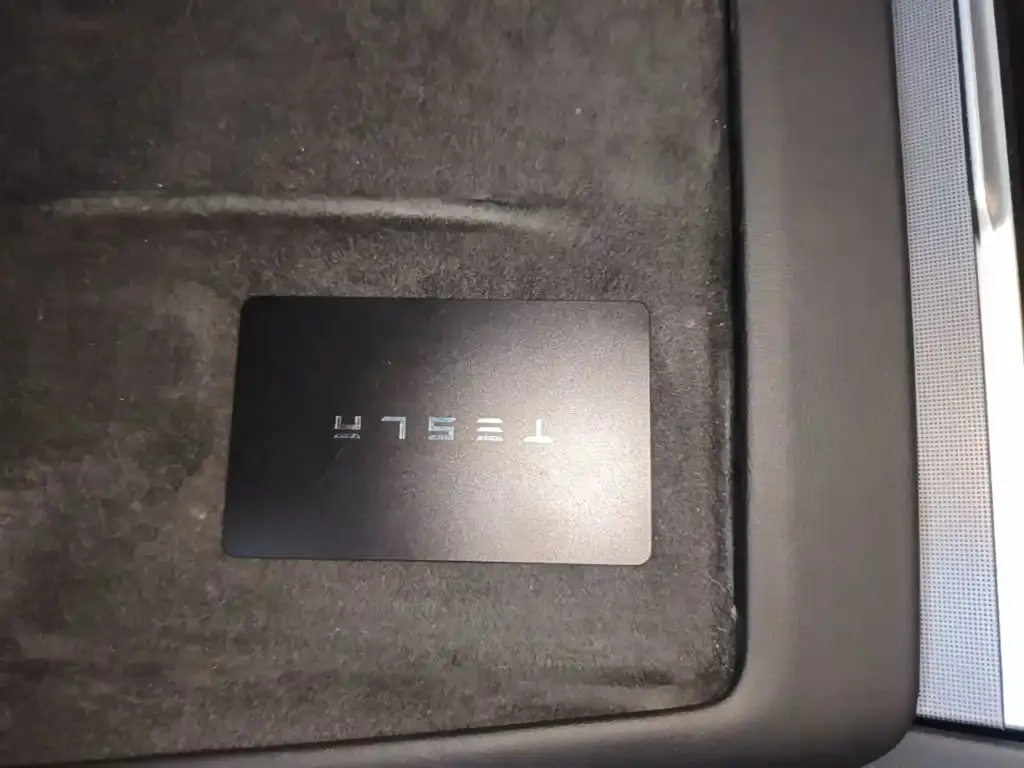Tesla Model 3 — фото 7