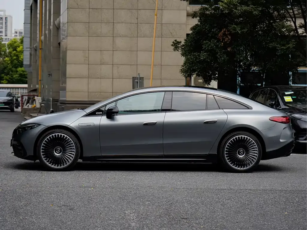 Mercedes-Benz EQS AMG — фото 5