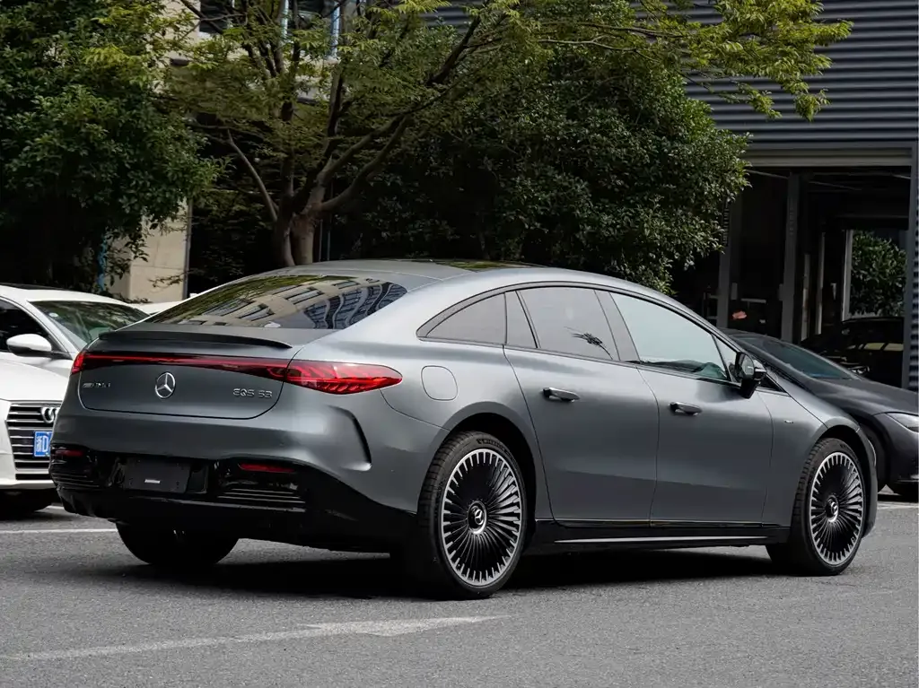 Mercedes-Benz EQS AMG — фото 9