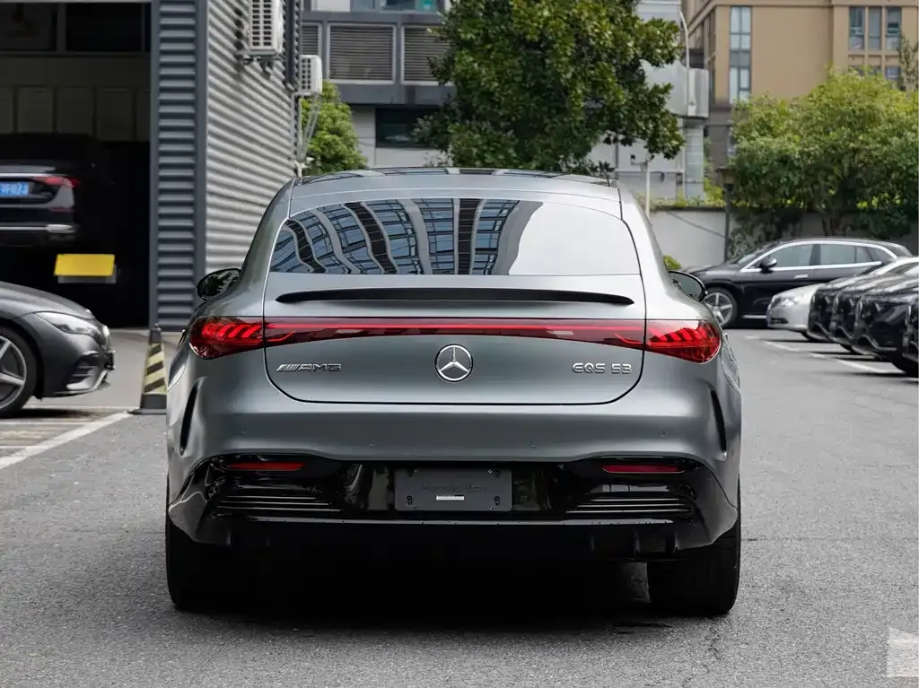 Mercedes-Benz EQS AMG — фото 10