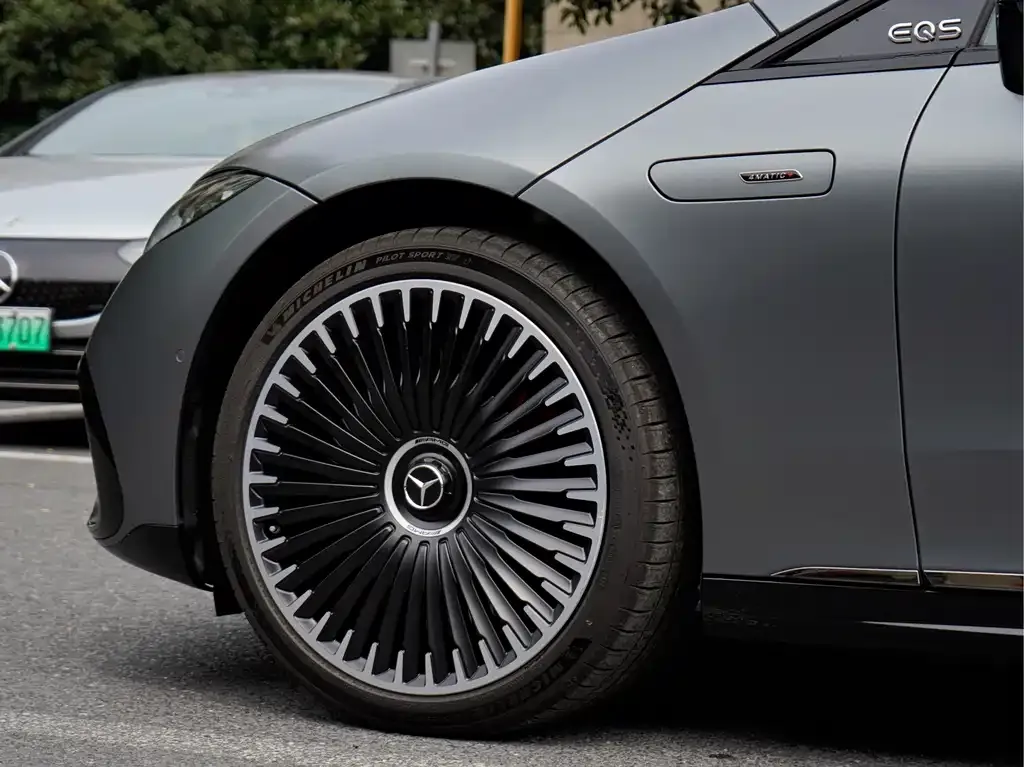 Mercedes-Benz EQS AMG — фото 2