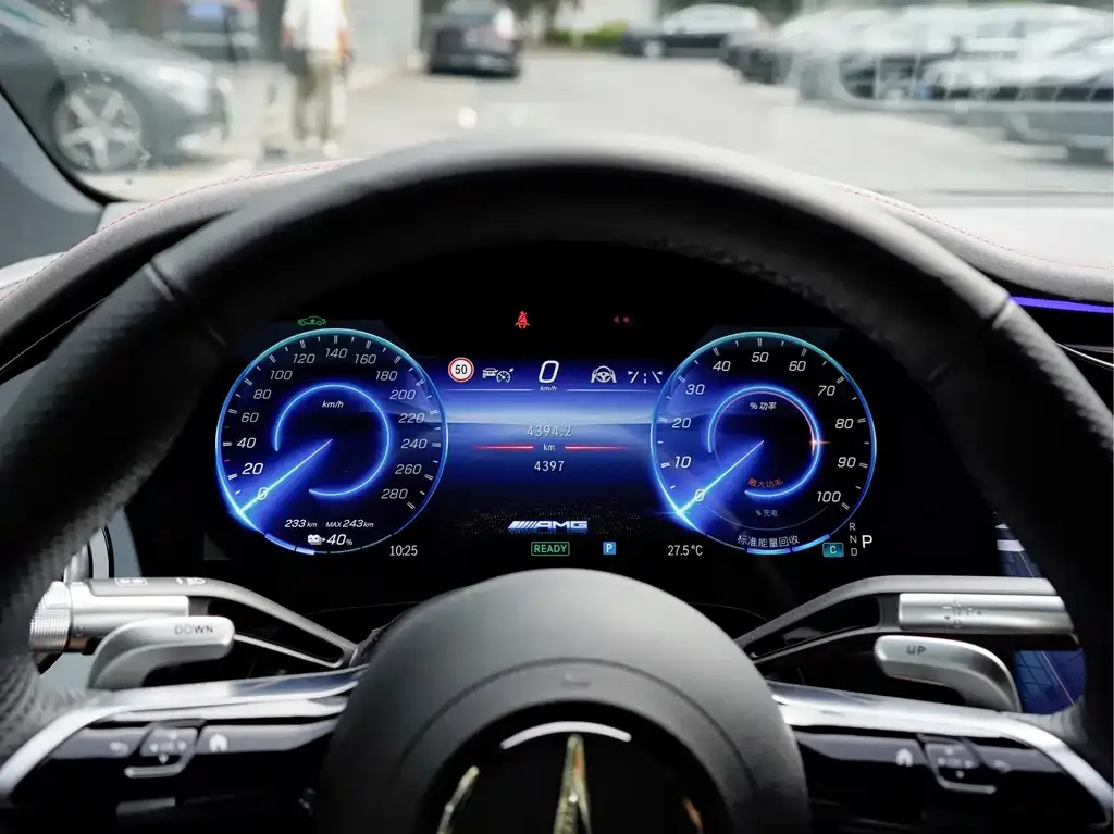 Mercedes-Benz EQS AMG — фото 7