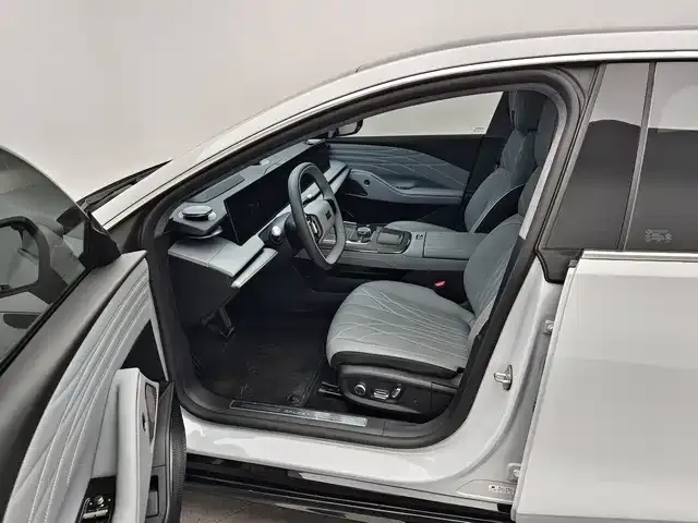 Geely Galaxy E8 — фото 3