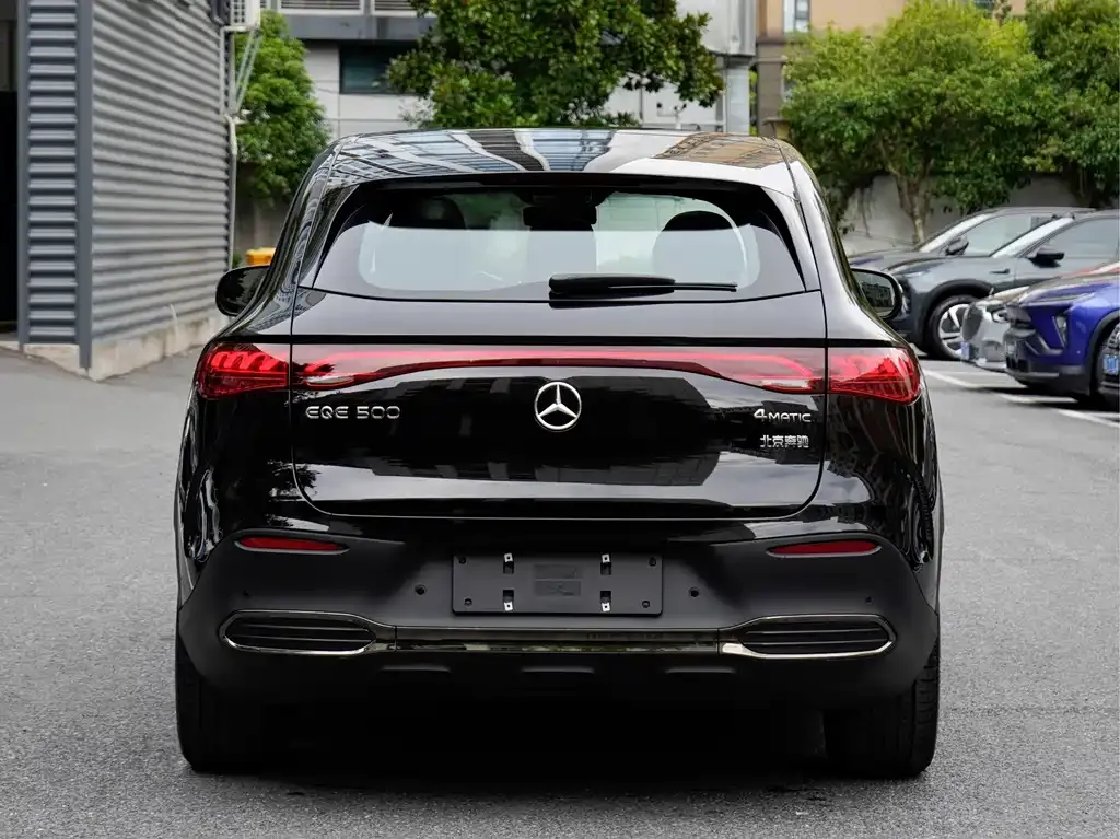 Mercedes-Benz EQE SUV — фото 10