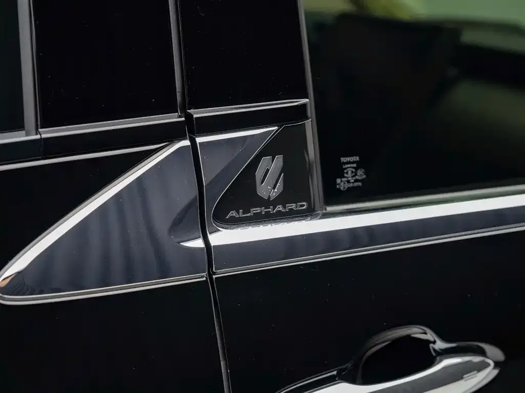 Toyota Alphard — фото 3