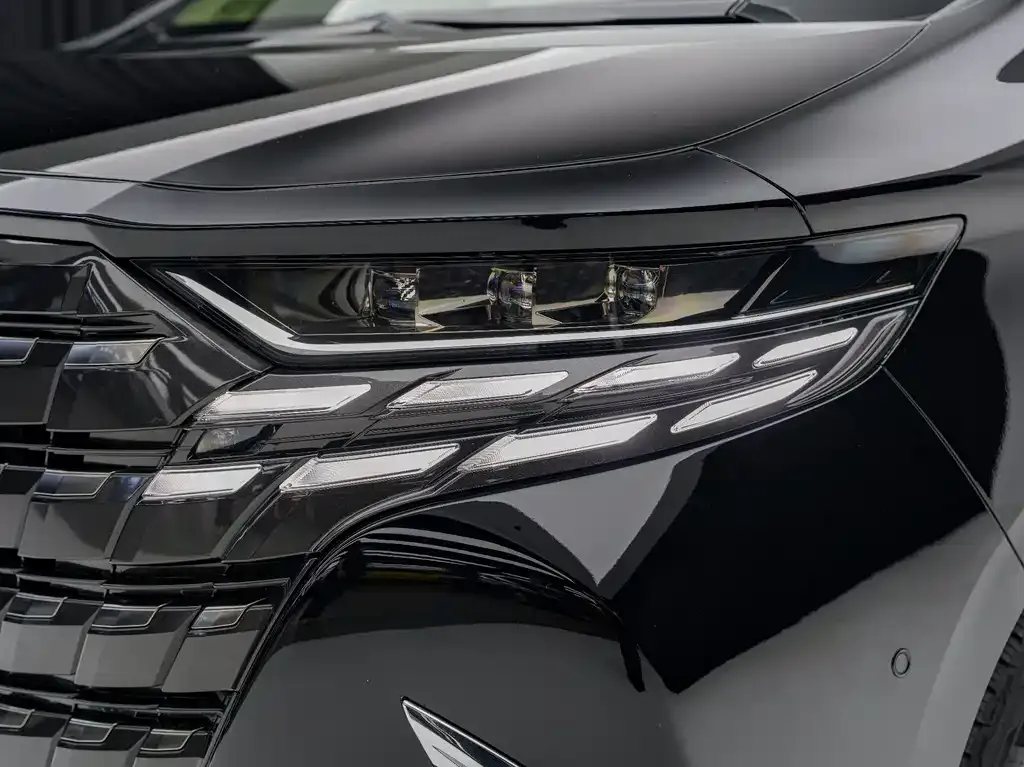 Toyota Alphard — фото 10